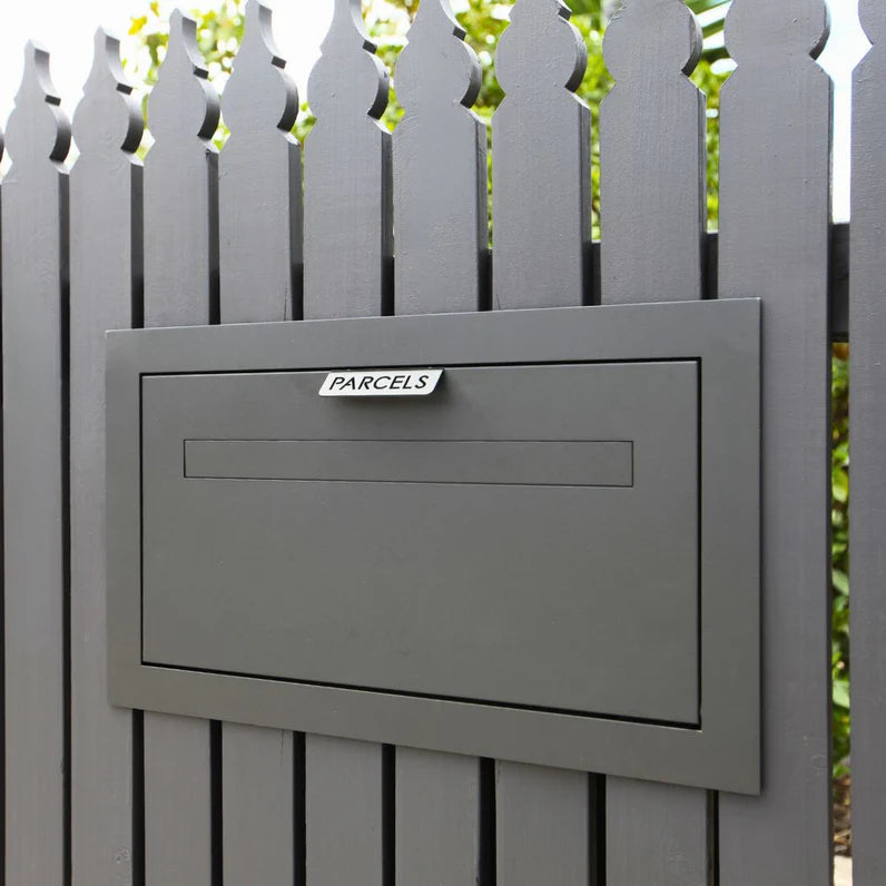 Milkcan Geneva Parcel Fence/Brick Letterbox