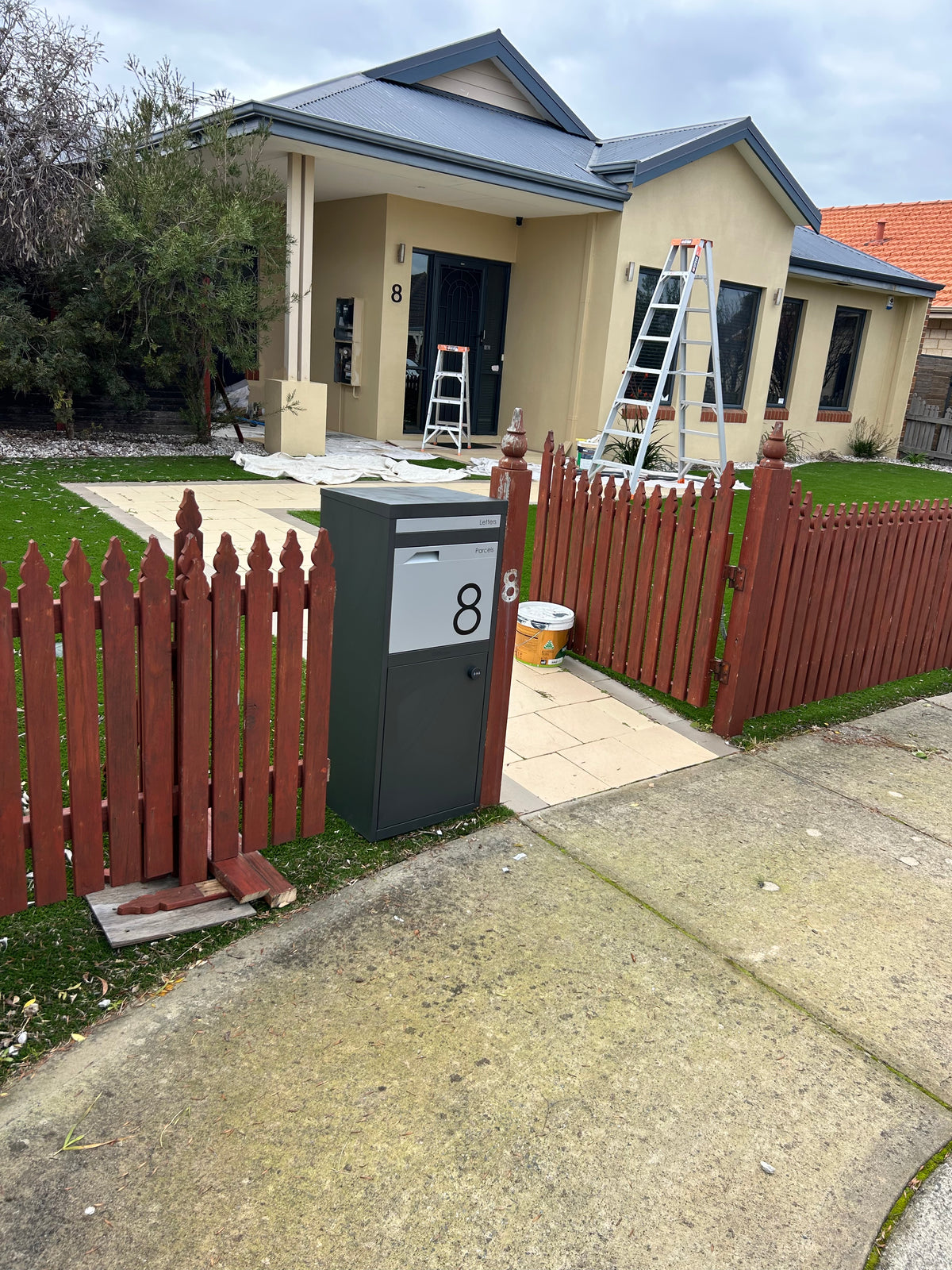 Milkcan Parcel Pal 2 Parcel & Mail Pillar