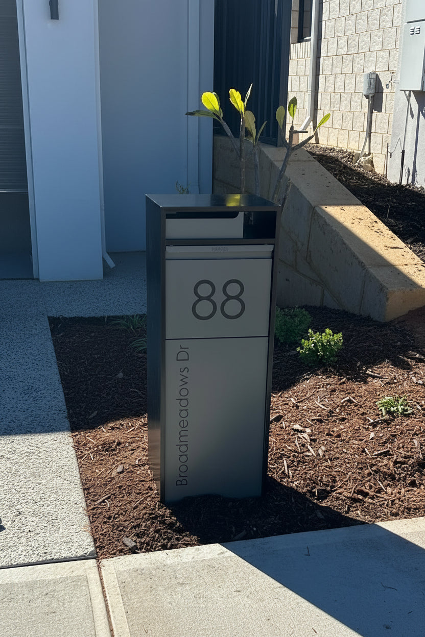 Northcote Zephyr Parcel & Mail Pillar
