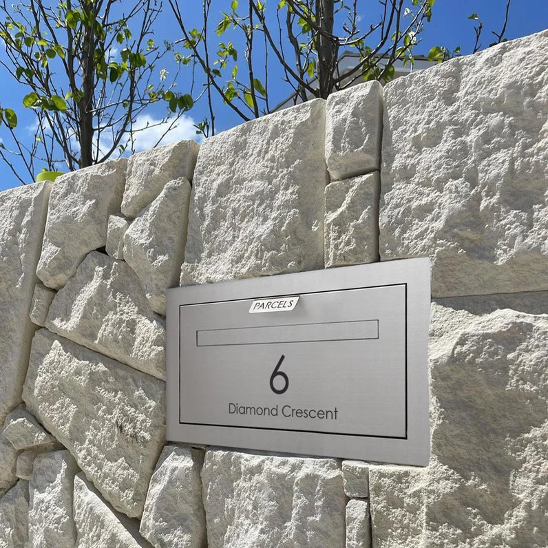 Milkcan Geneva Parcel Fence/Brick Letterbox