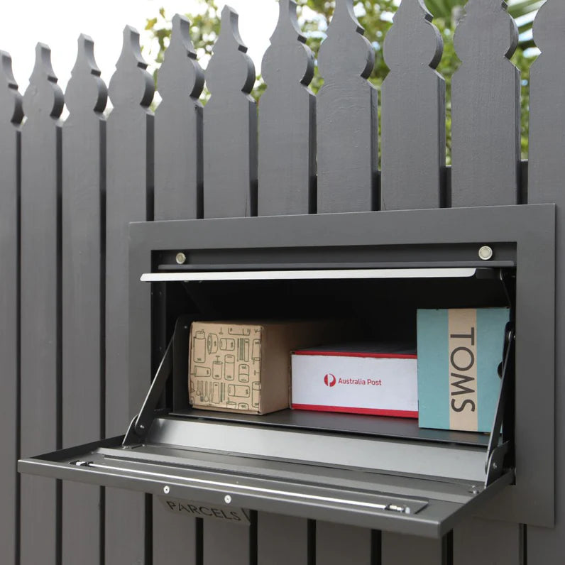 Milkcan Geneva Parcel Fence/Brick Letterbox