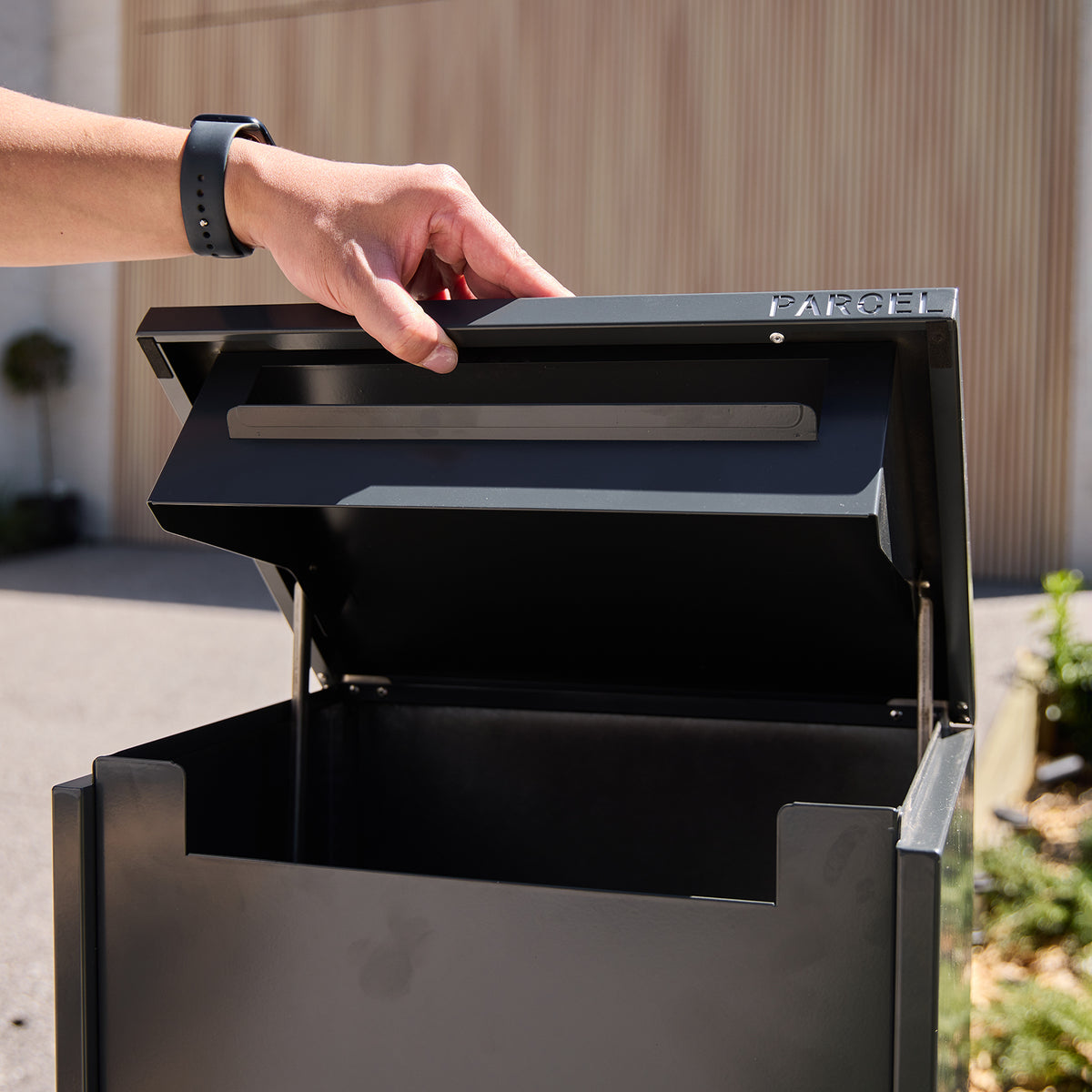 Northcote Empire Parcel & Mail Pillar