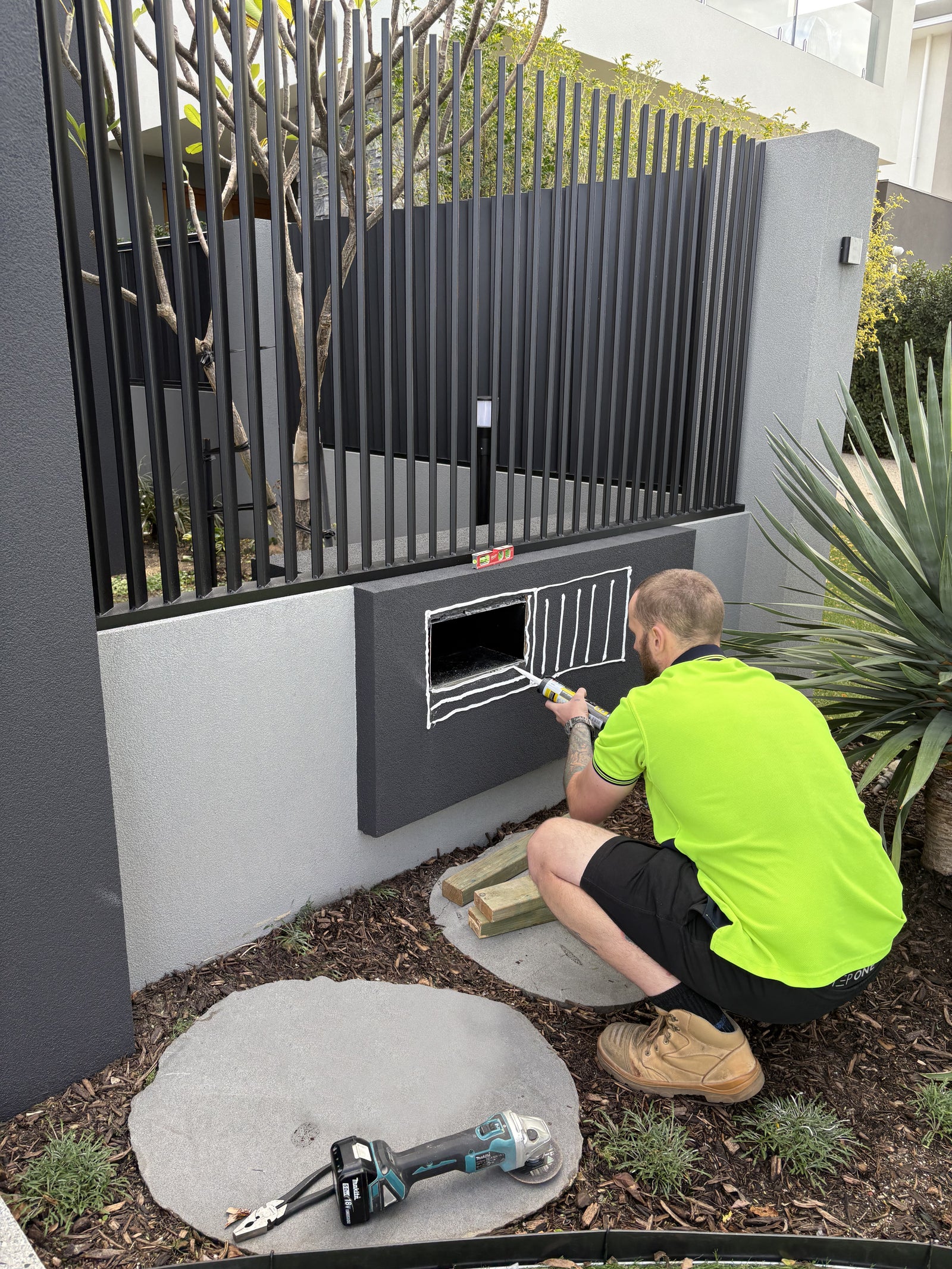 Installation Letterbox Faceplate