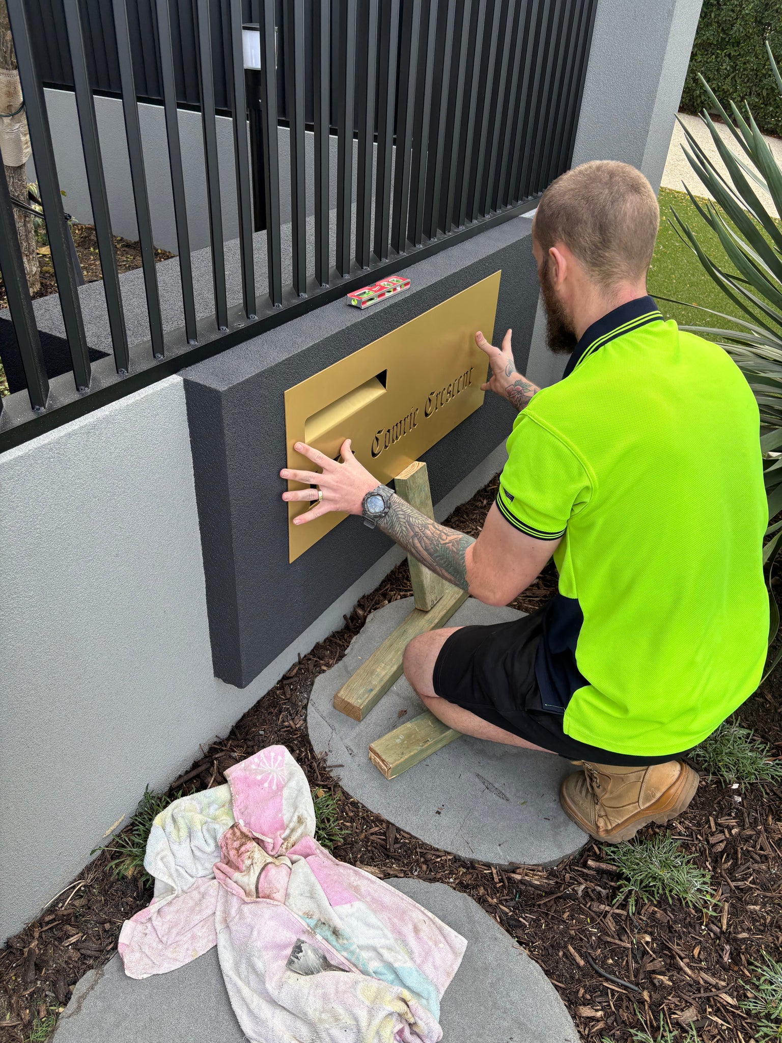 Installation Letterbox Faceplate
