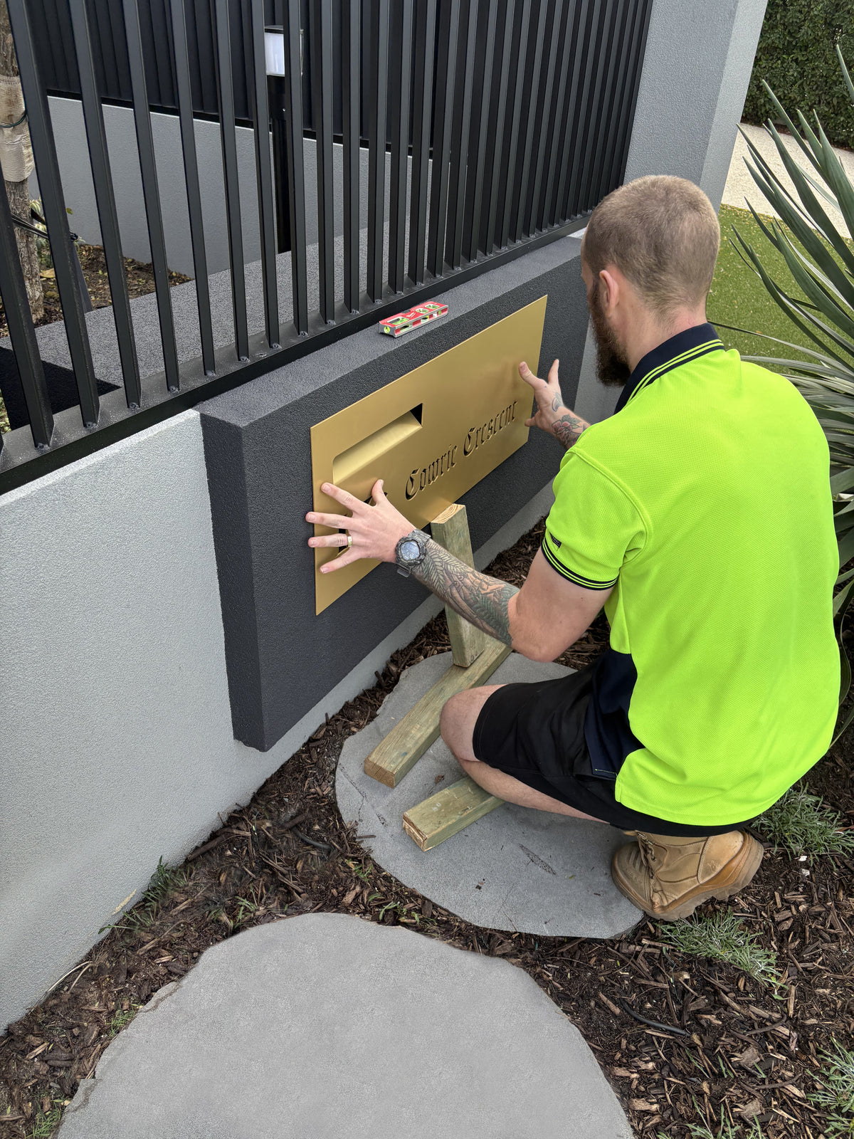 Installation Letterbox Faceplate