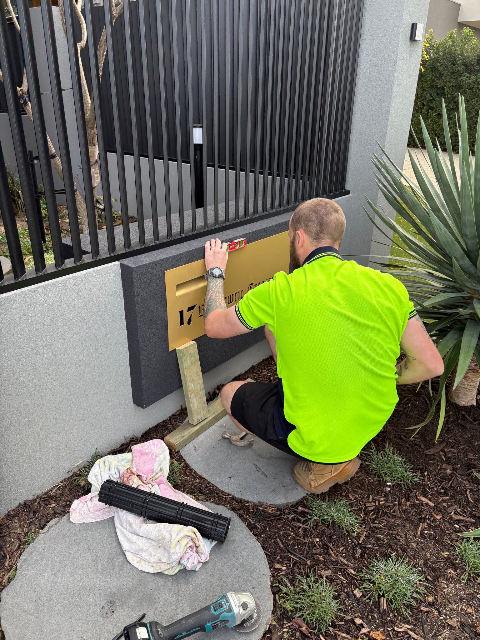 Installation Letterbox Faceplate