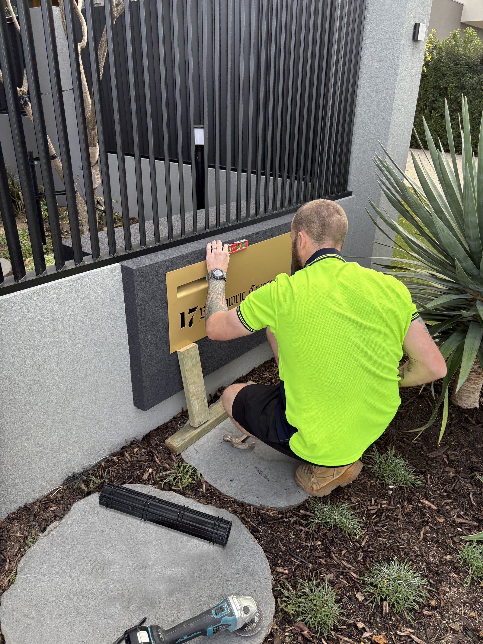 Installation Letterbox Faceplate