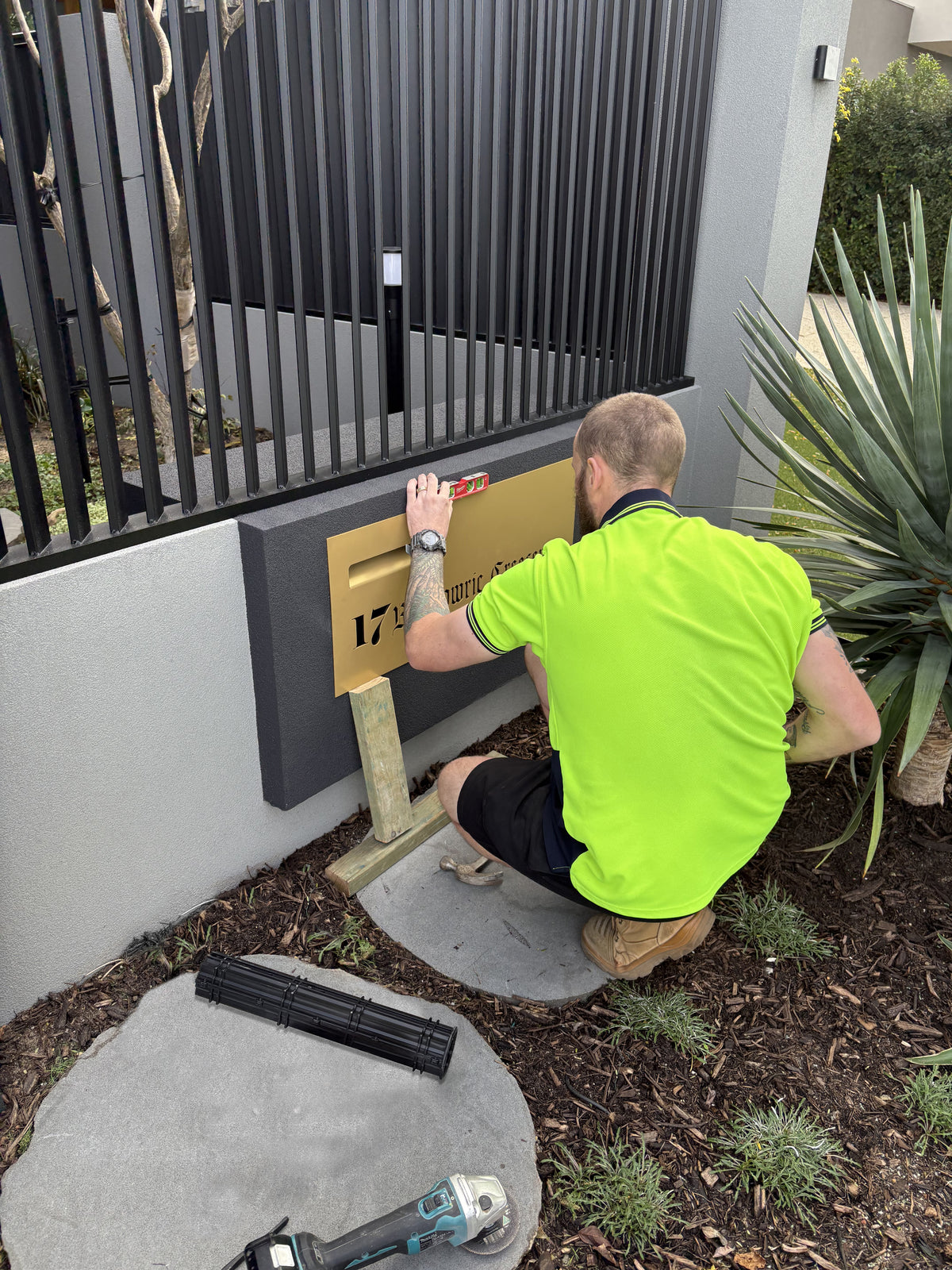 Installation Letterbox Faceplate