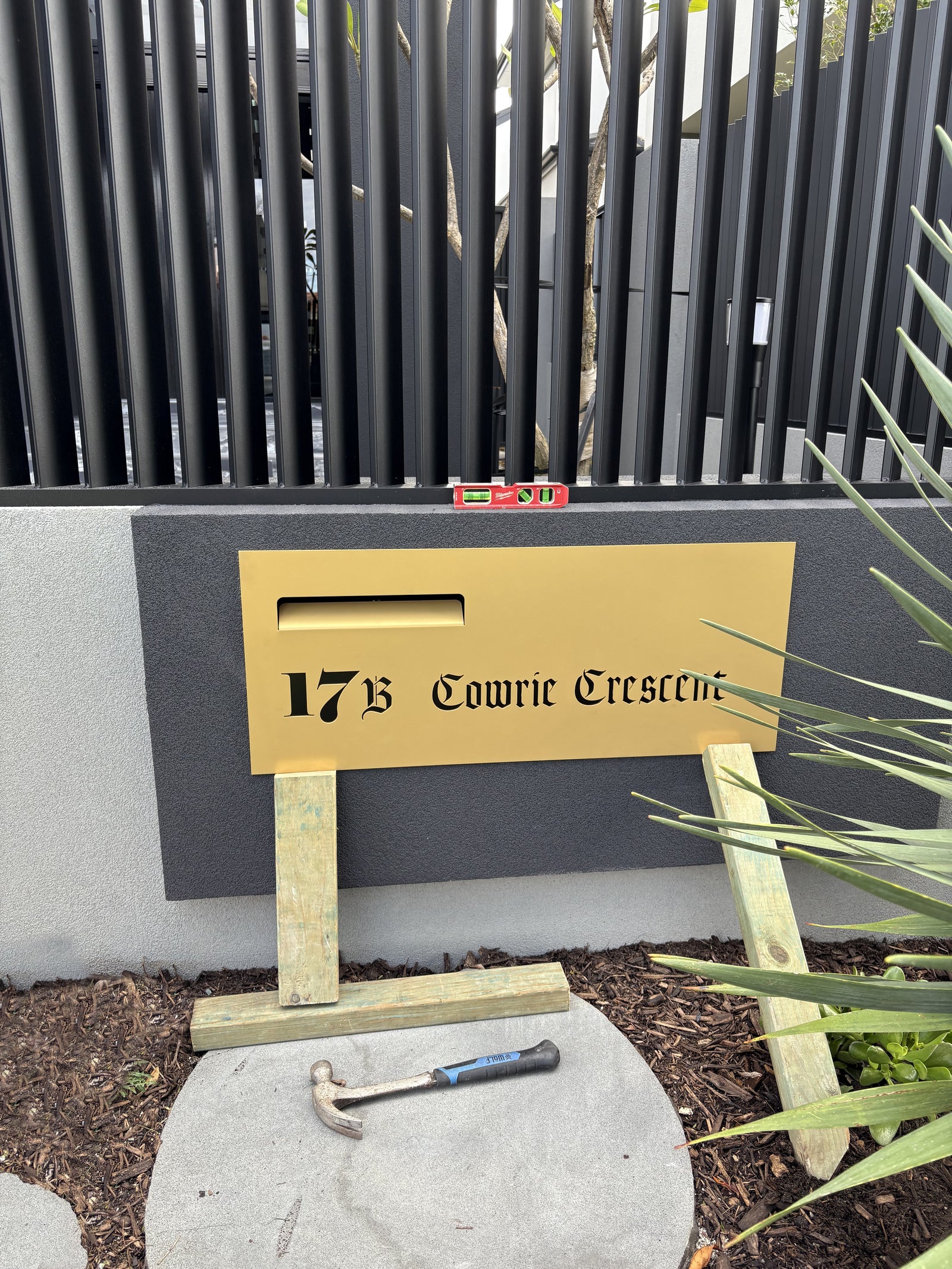 Installation Letterbox Faceplate