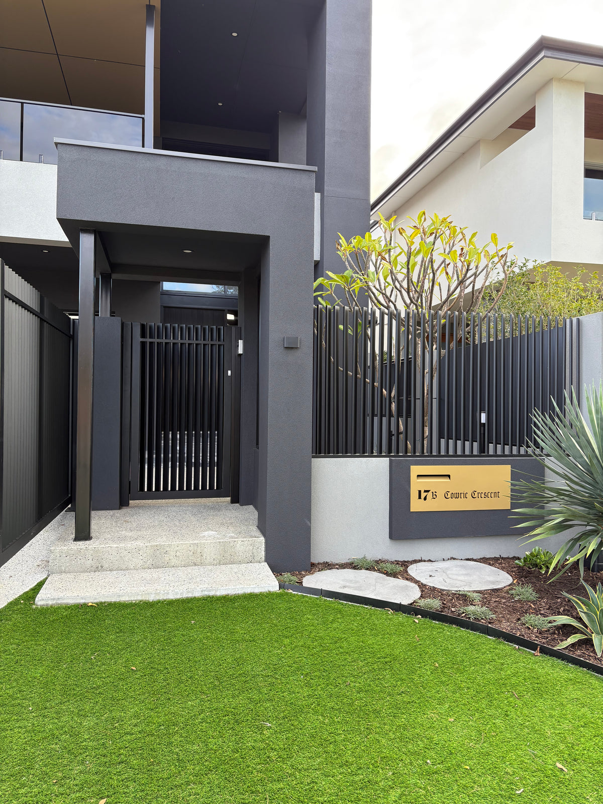 Installation Letterbox Faceplate