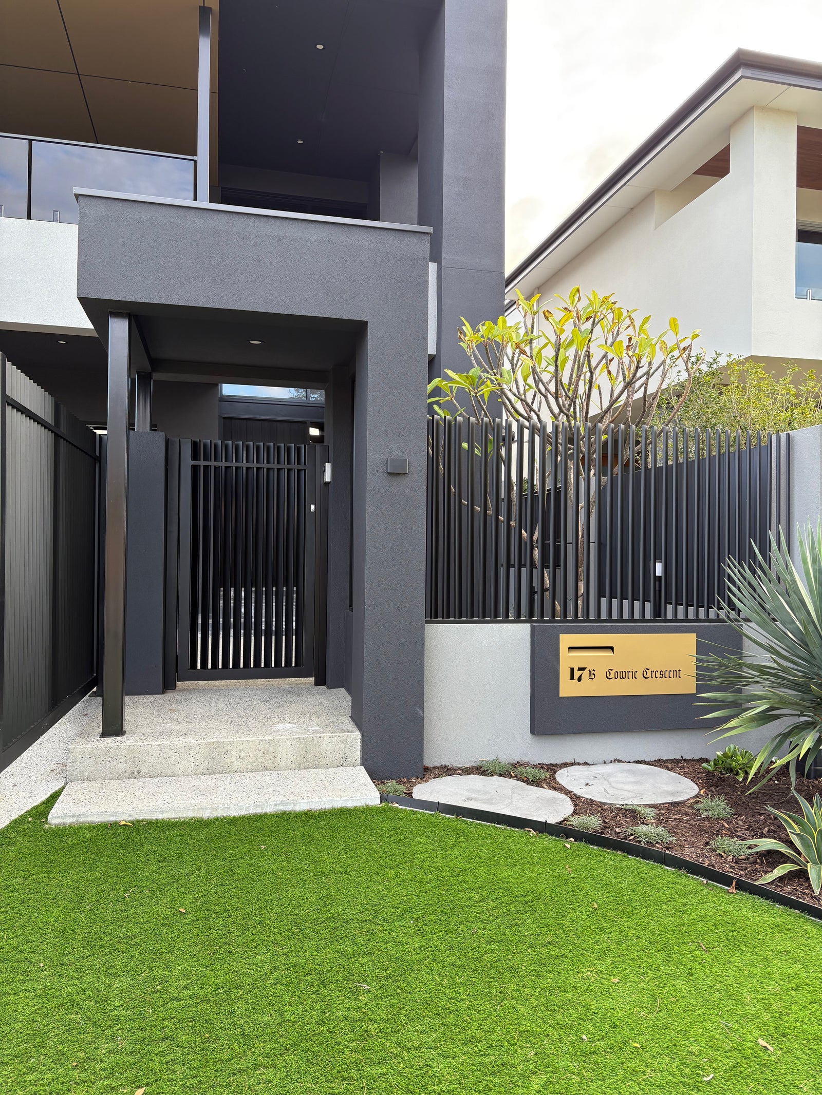 Installation Letterbox Faceplate