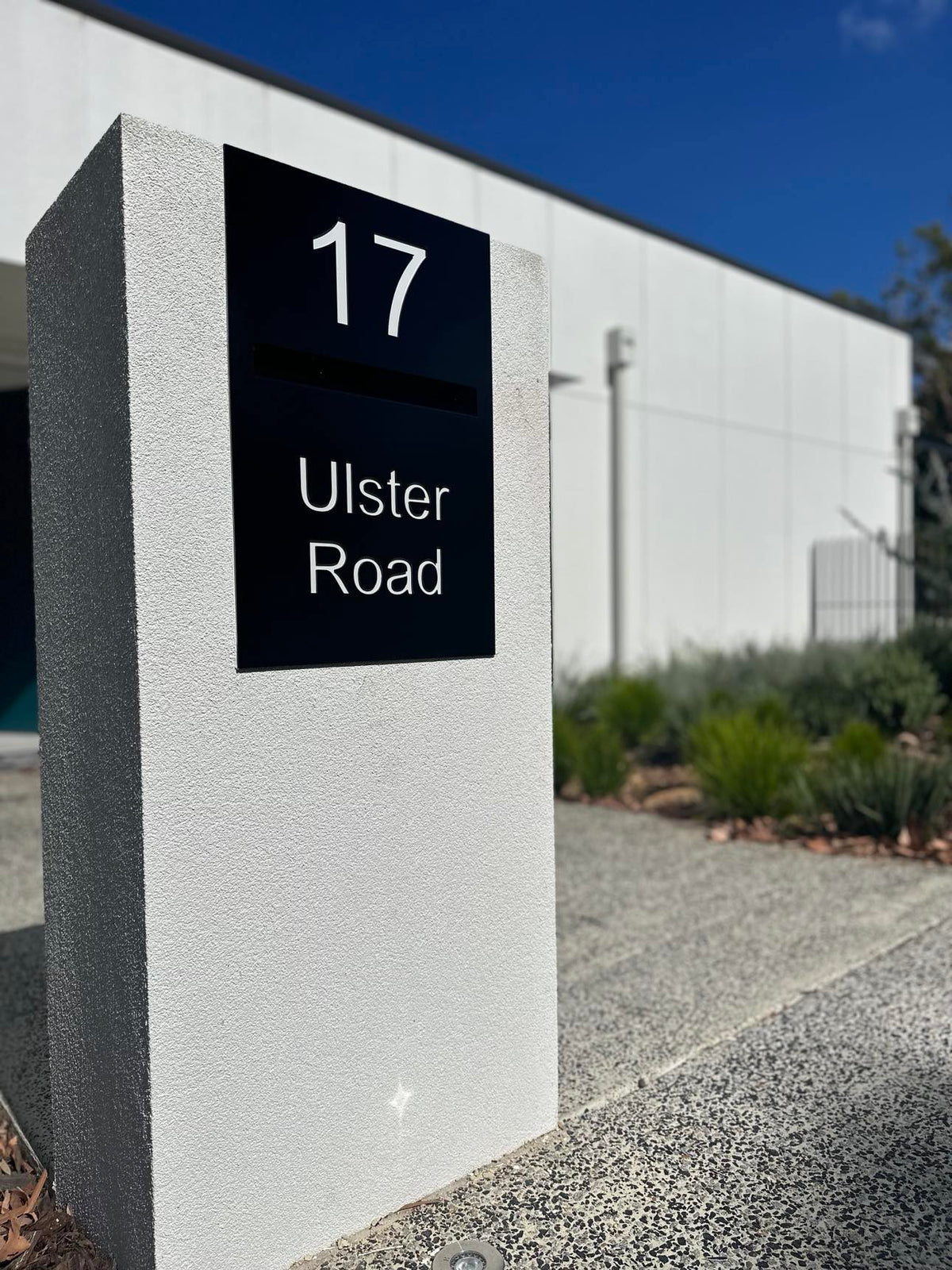 Black Powder-Coated Aluminium Letterbox Faceplate 400 x 600 - 340 Slot