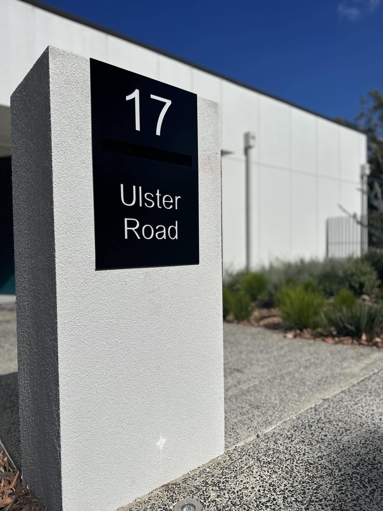 Black Powder-Coated Aluminium Letterbox Faceplate 400 x 600