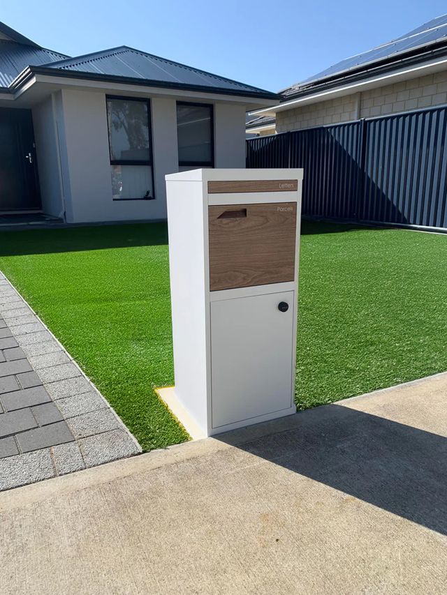 Milkcan Parcel Pal 2 Parcel & Mail Pillar