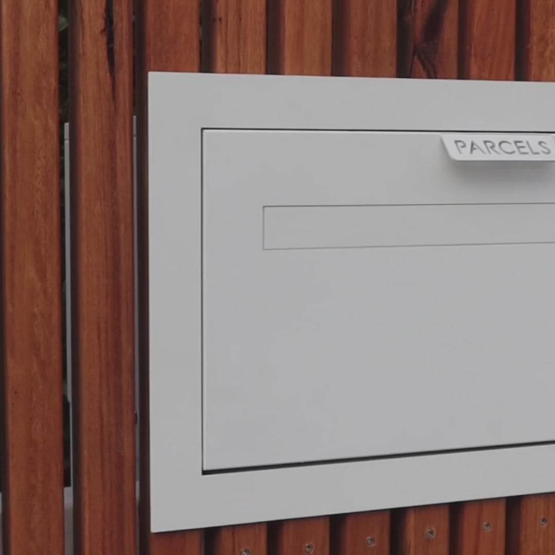 Milkcan Geneva Parcel Fence/Brick Letterbox