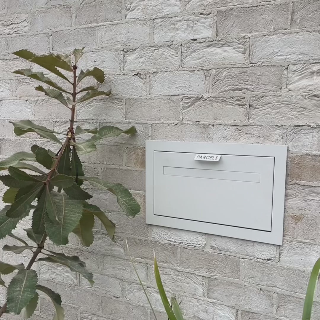 Milkcan Geneva Parcel Fence/Brick Letterbox