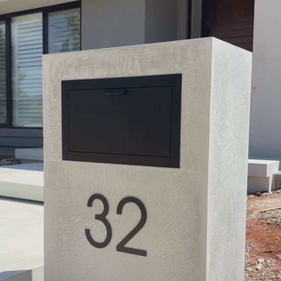 Milkcan Geneva Parcel Fence/Brick Letterbox