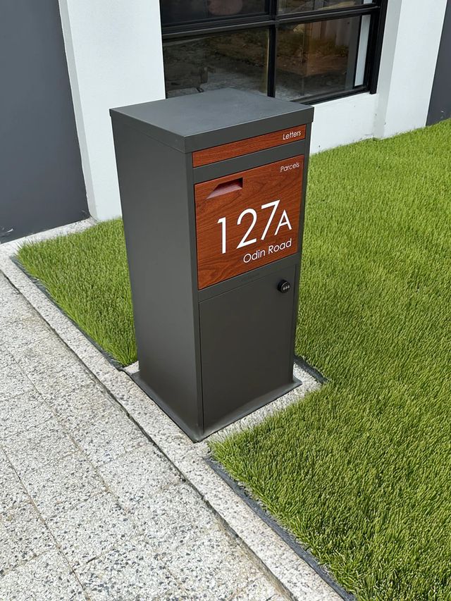 Milkcan Parcel Pal 2 Parcel & Mail Pillar