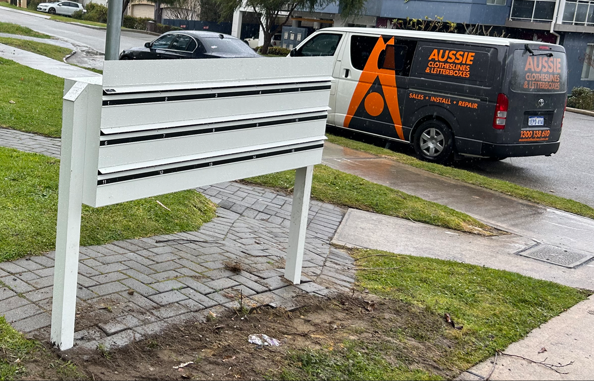 Multibank Rear-opening + Post-mounted