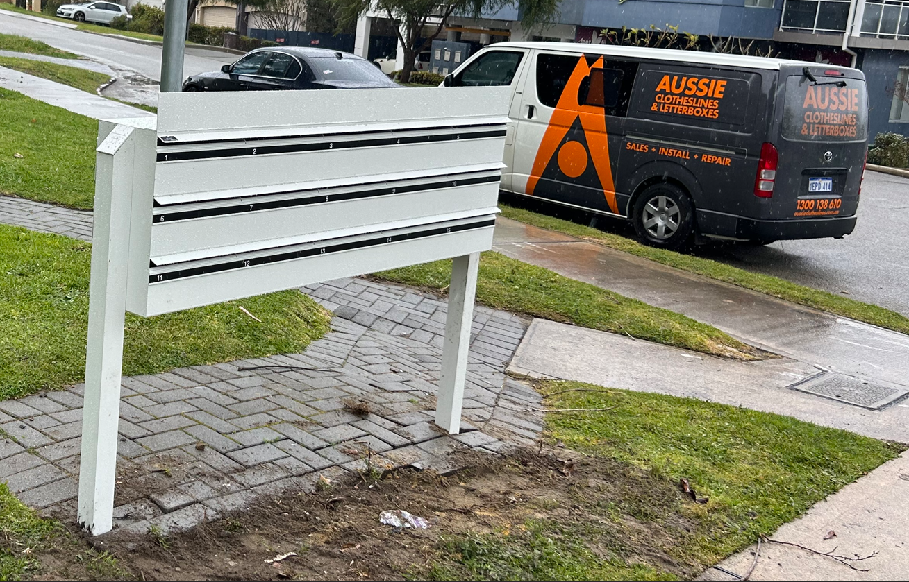 Multibank Rear-opening + Post-mounted