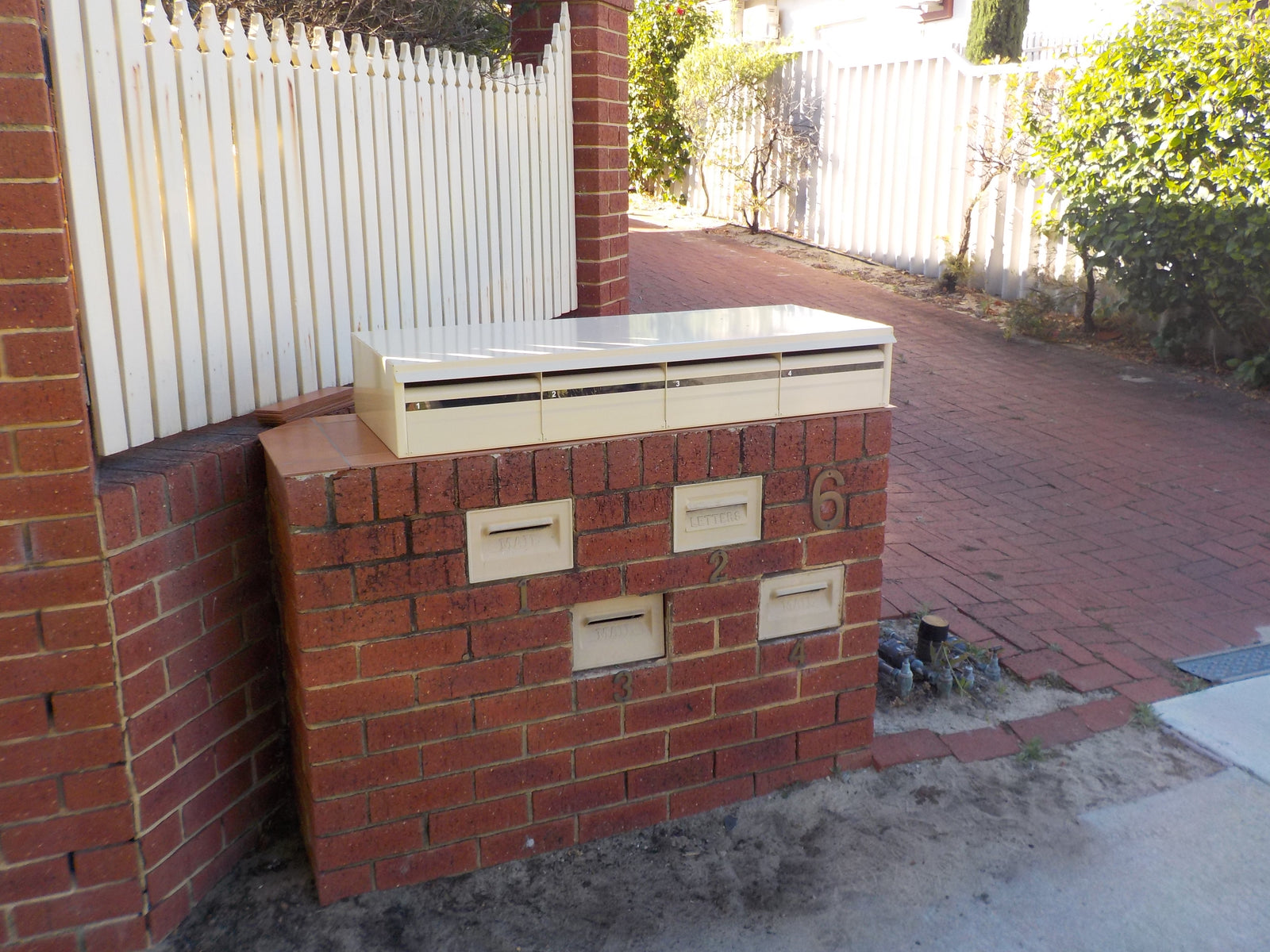Rear-opening + Wall-mounted-Aussie Clotheslines & Letterboxes
