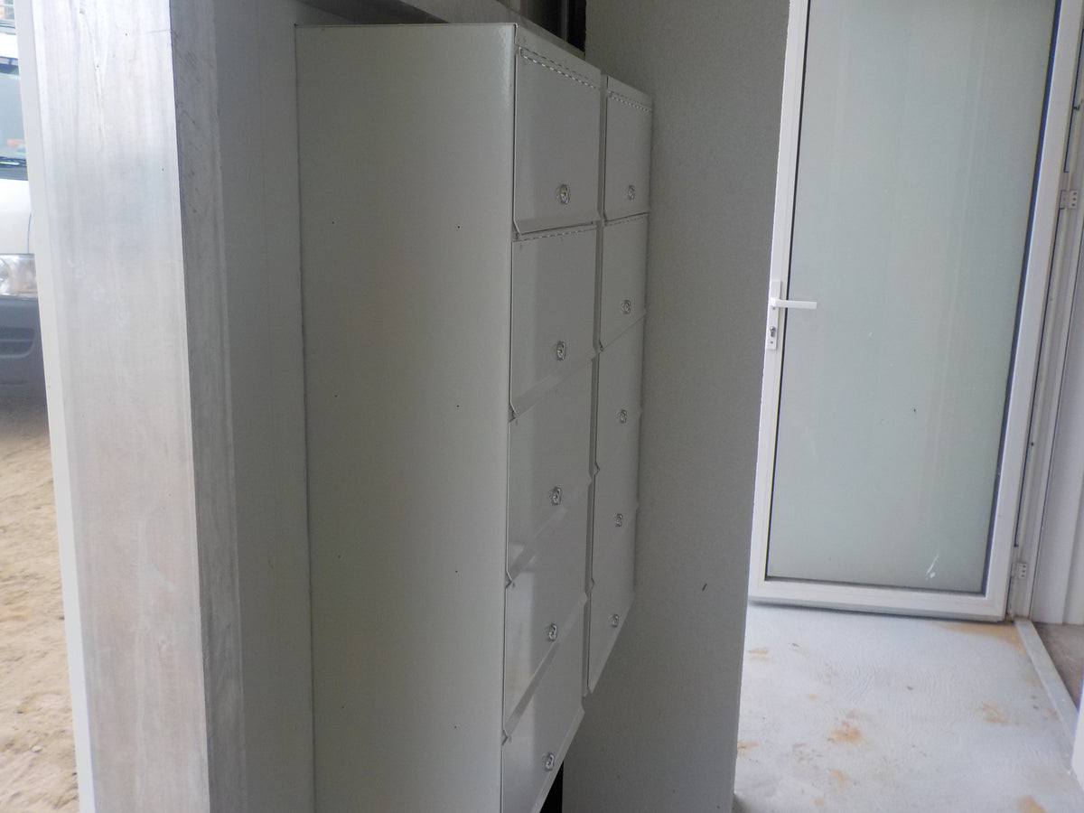 Rear-opening + Wall-mounted-Aussie Clotheslines & Letterboxes
