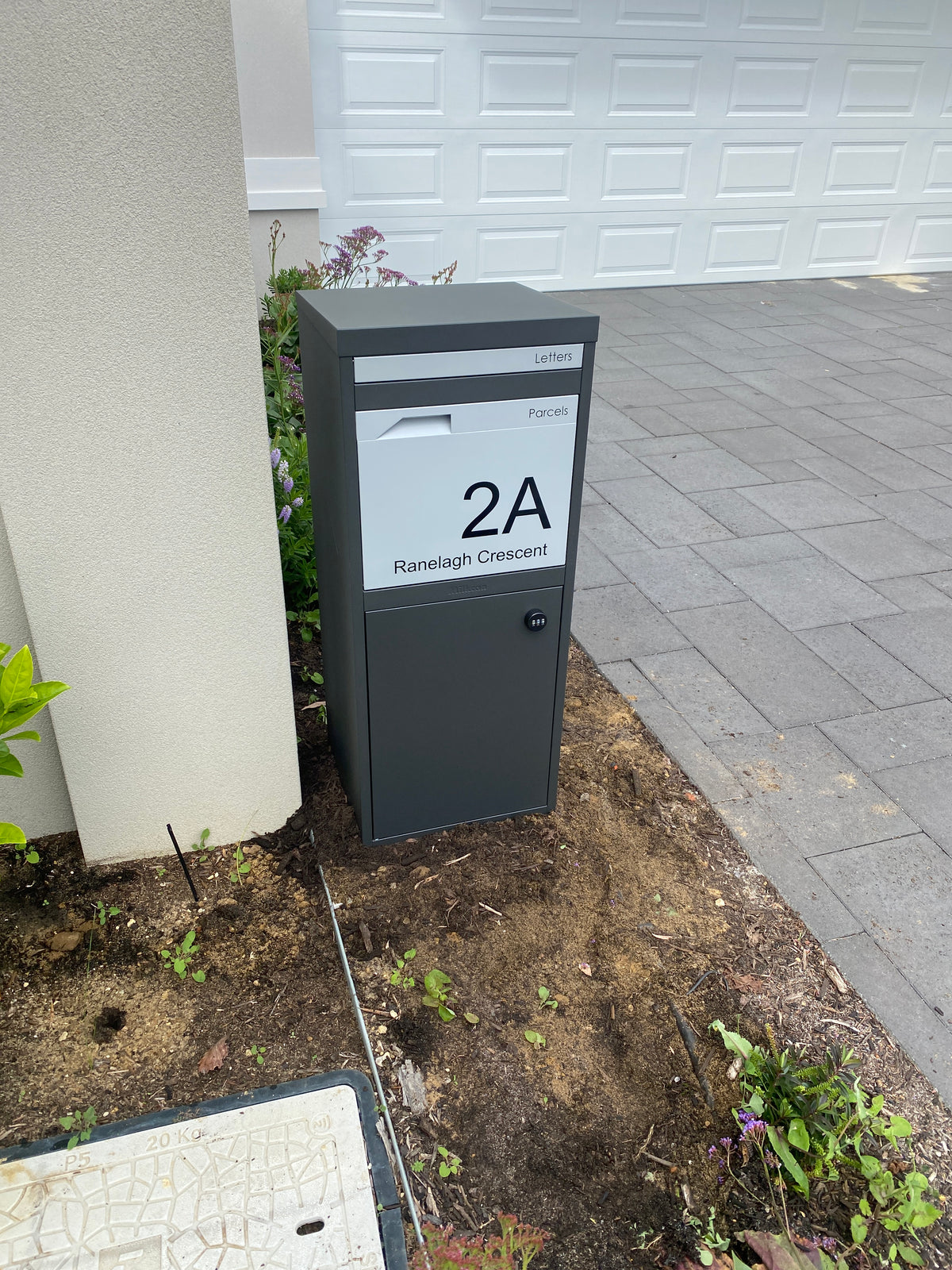 Milkcan Parcel Pal 2 Parcel & Mail Pillar