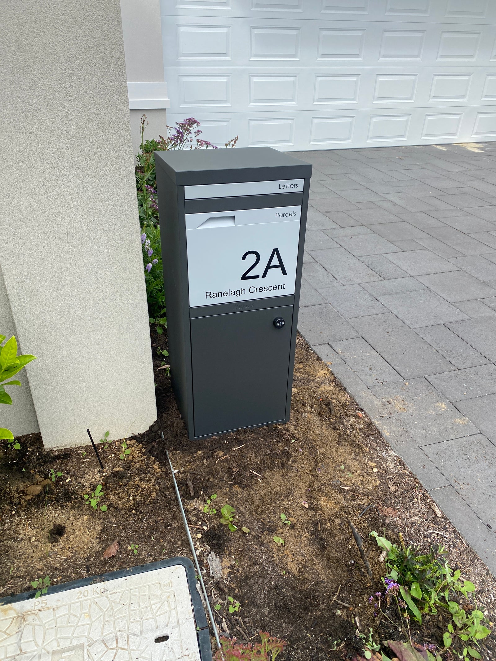 Milkcan Parcel Pal 2 Parcel & Mail Pillar