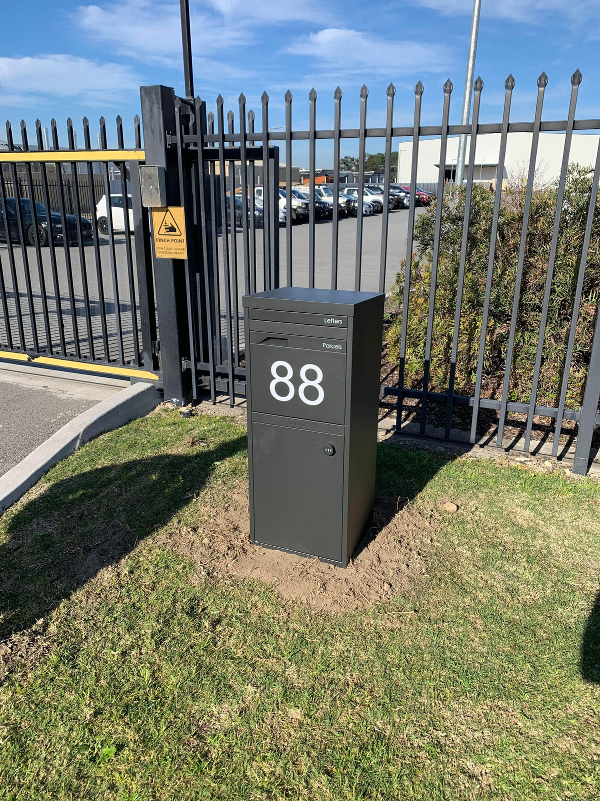 Milkcan Parcel Pal 2 Parcel & Mail Pillar