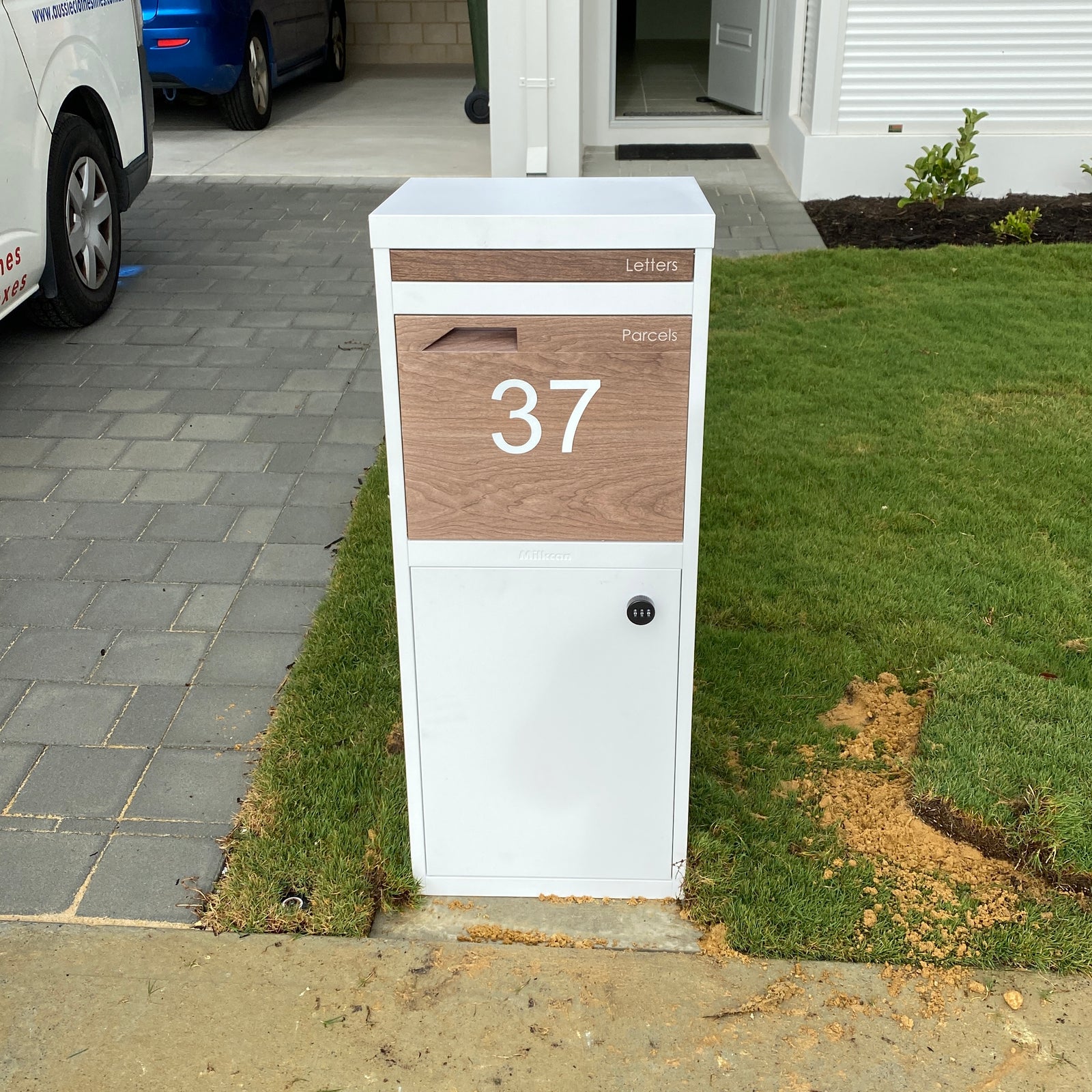 Milkcan Parcel Pal 2 Parcel & Mail Pillar